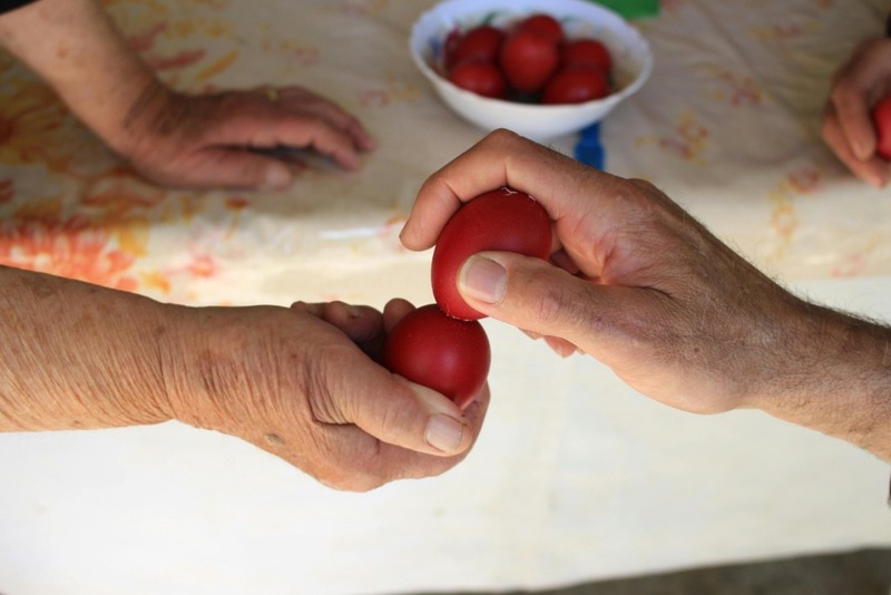 Tsougrisma: Greek Easter egg tapping